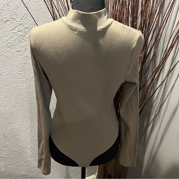 🍒TALENTLESS HUNTER GREEN BODYSUIT SIZE MEDIUM🍒 - Picture 3 of 6